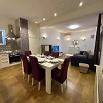 Zola Apartman *