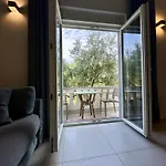 Zola Apartman *