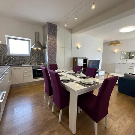 アパート Zola ザダル