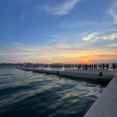 Zola アパート ザダル